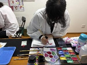 御朱印を書いている様子