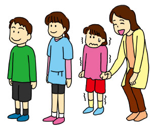 大人の女性と手をつなぎ、そわそわした様子で列に並ぶ女の子のイラスト