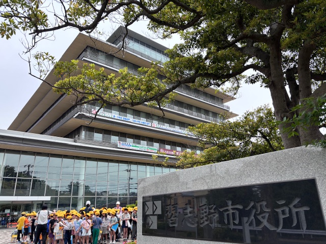 市役所前での様子