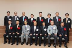平成27年度優良地方公営企業総務大臣表彰の授賞式での記念撮影の写真