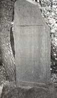 排水記念の碑の白黒写真