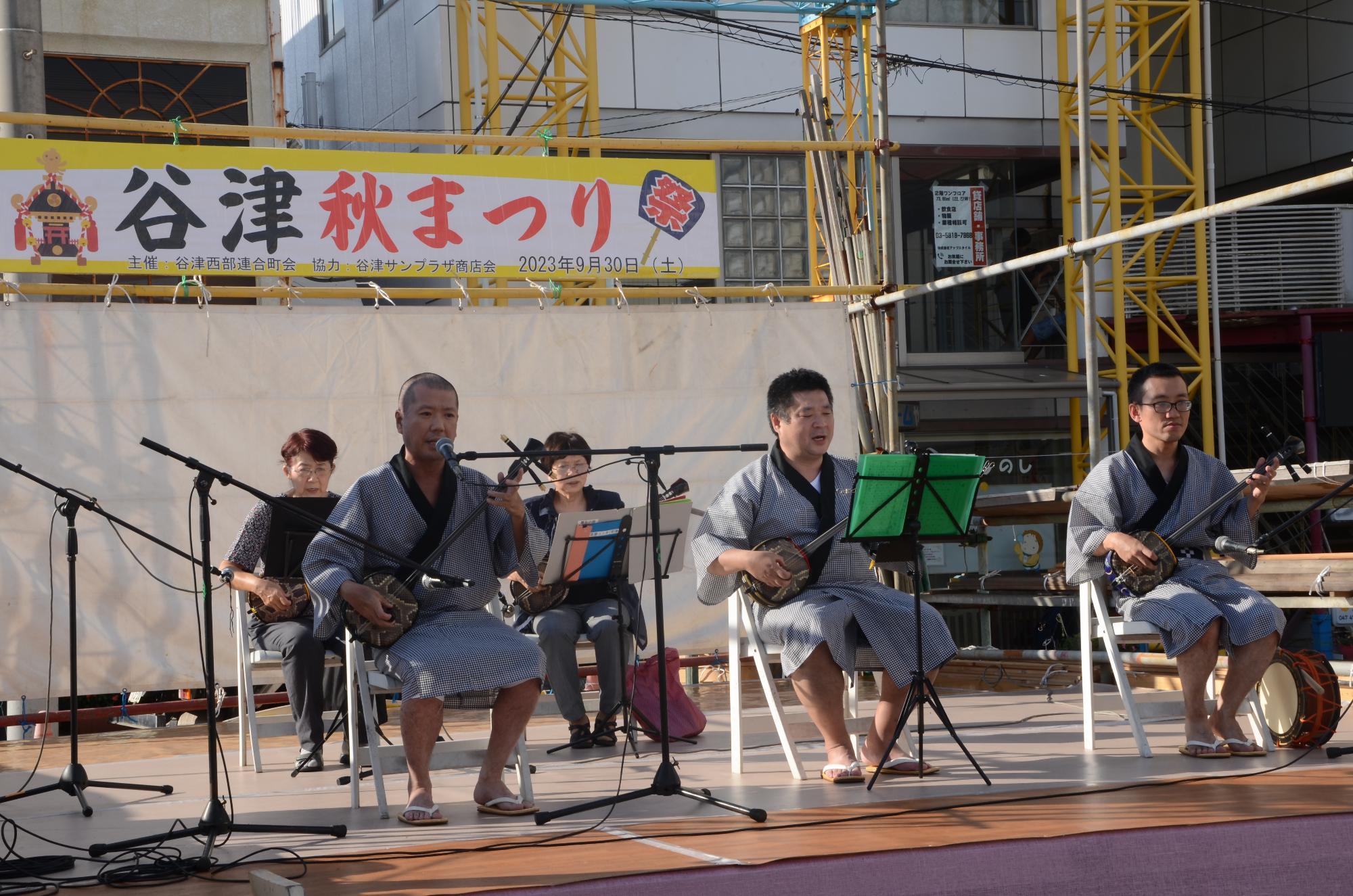 あやぐ会による沖縄三線