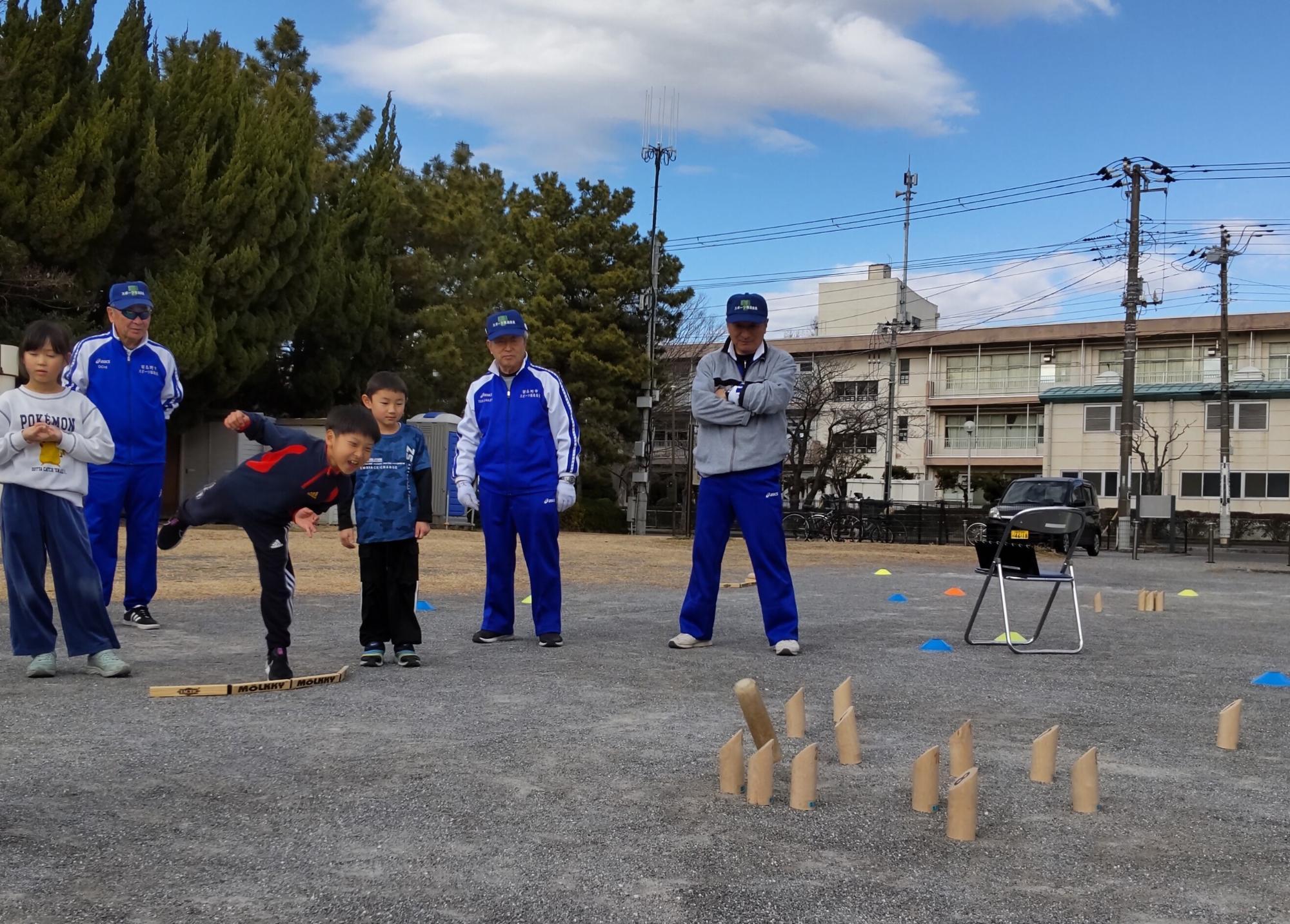 モルックを楽しむ子どもたち