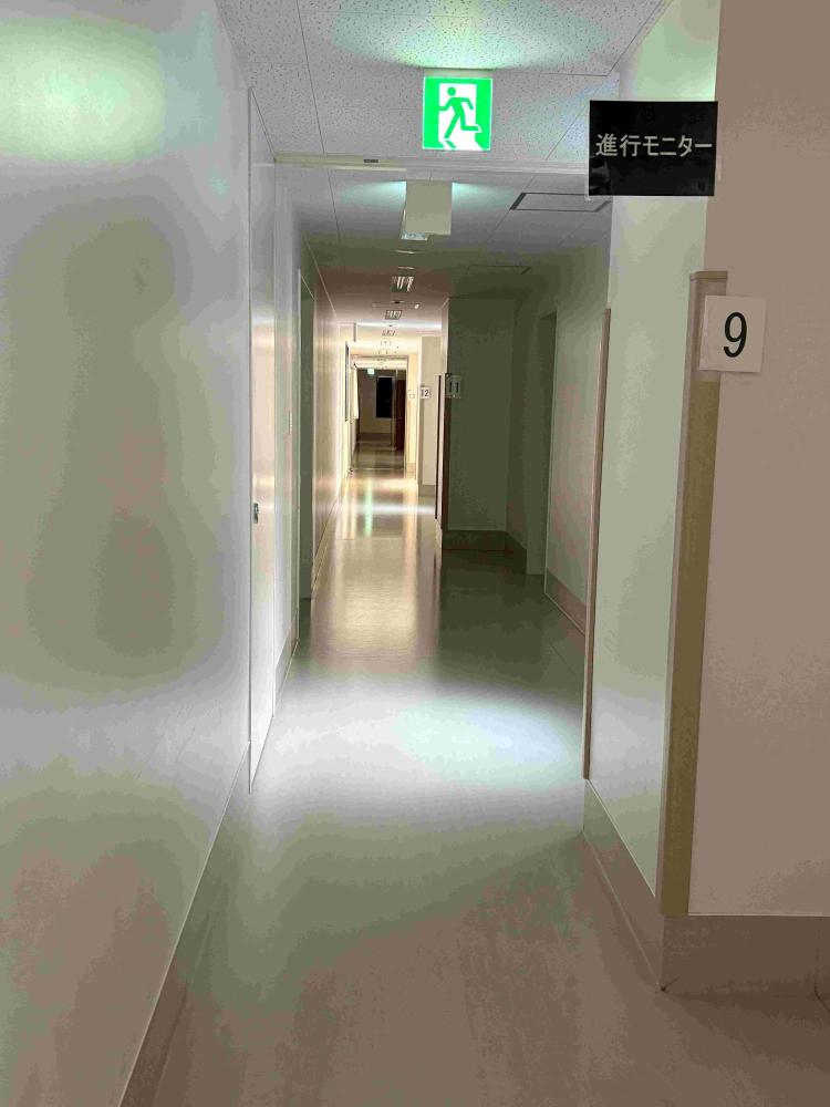 待合室の業者通路