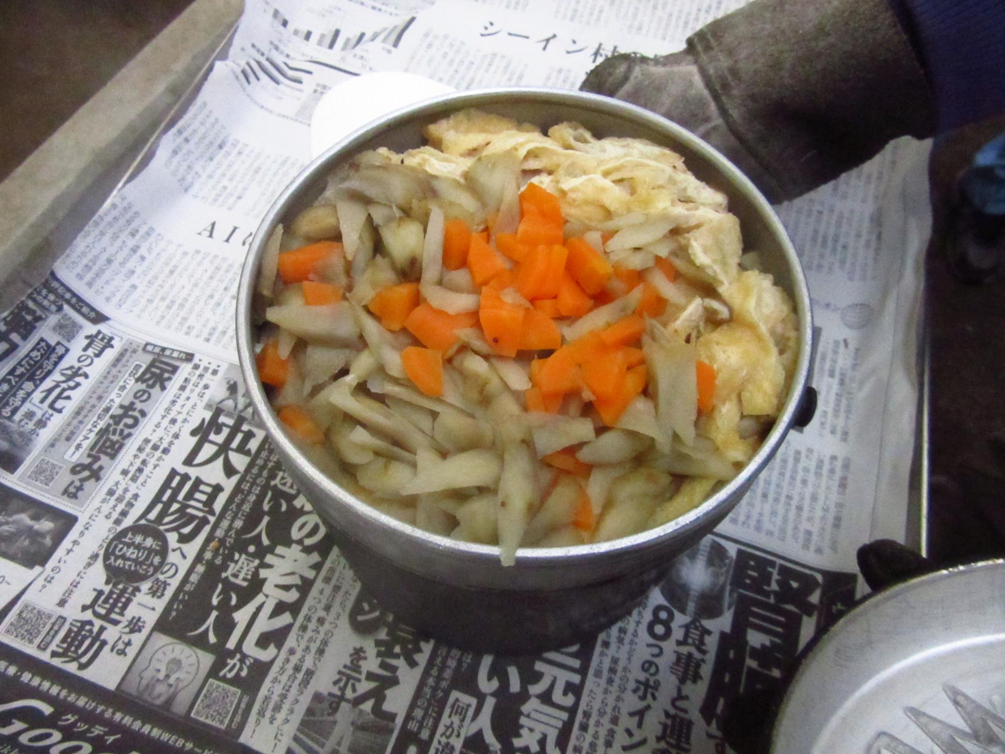 飯盒で炊き込みご飯（できあがり）