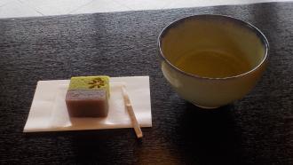 お抹茶と和菓子の写真(県立海浜幕張公園のサイトへリンク)