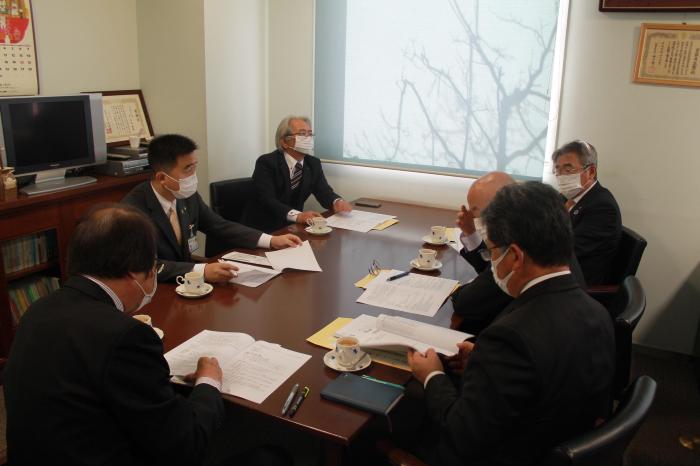 習志野商工会議所の方々と市長が面会を行っている様子の写真