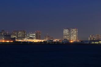 茜浜から撮影した都心の沢山ビルがある夜景の写真