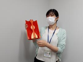 マスクをした久田 範子の写真