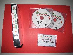 カセットテープやCD、カセットテープが置いてあるてんとうむし体操音楽媒体の写真