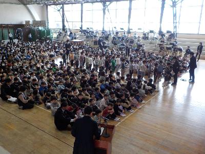 1年生も揃った全校朝会