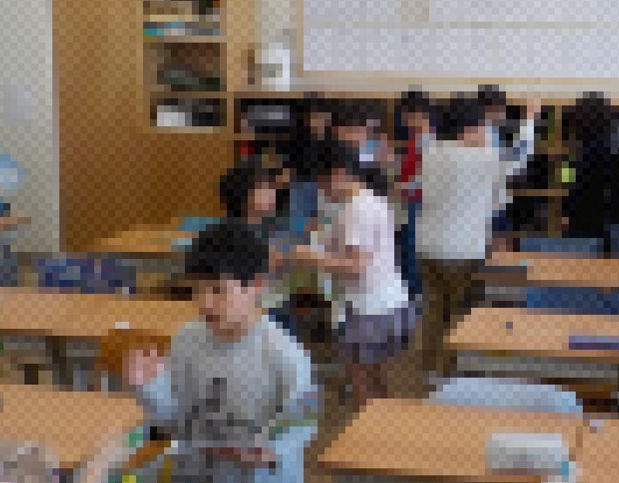 テキストを片手に相手を見て