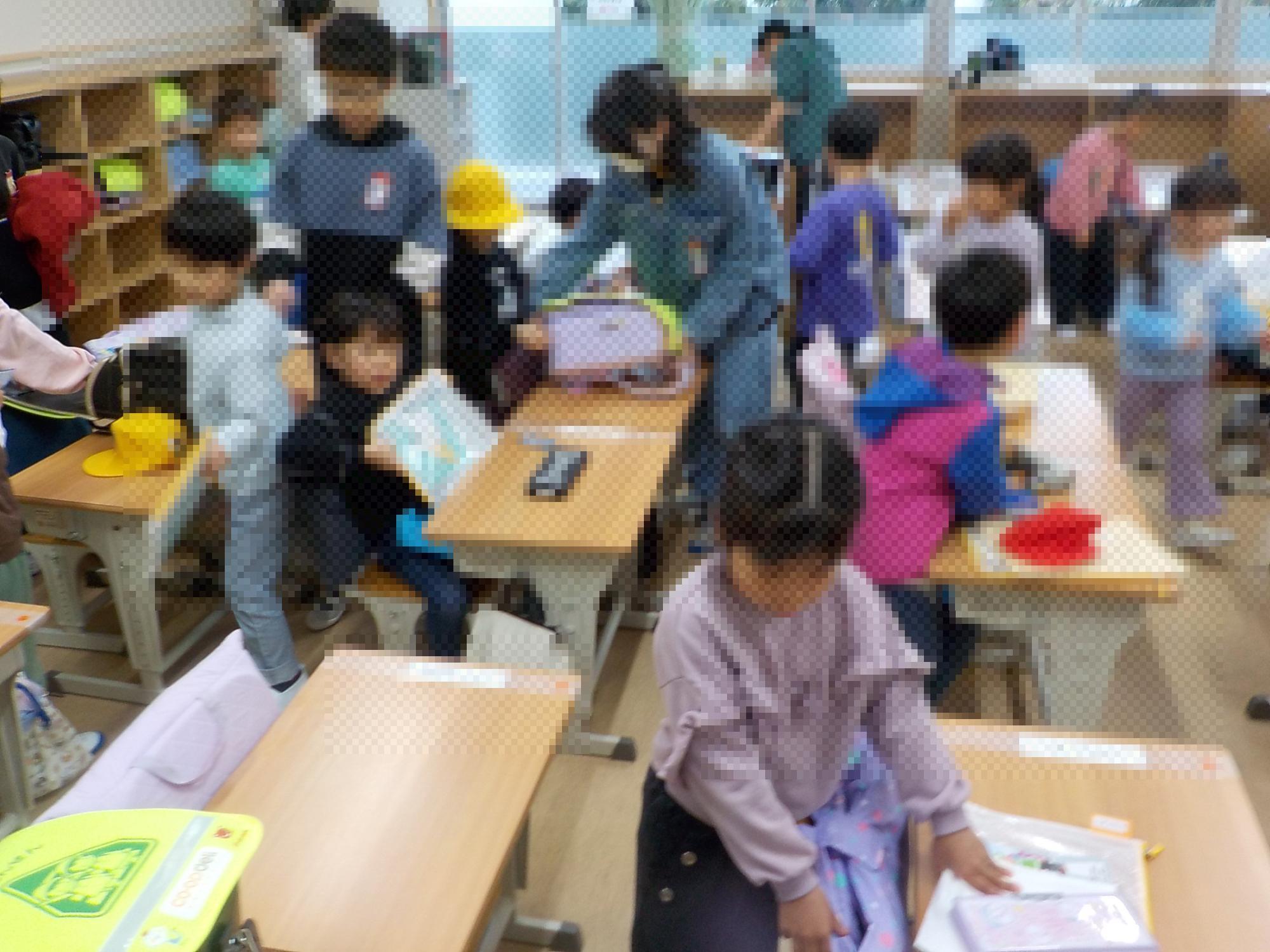 正門前で記念撮影