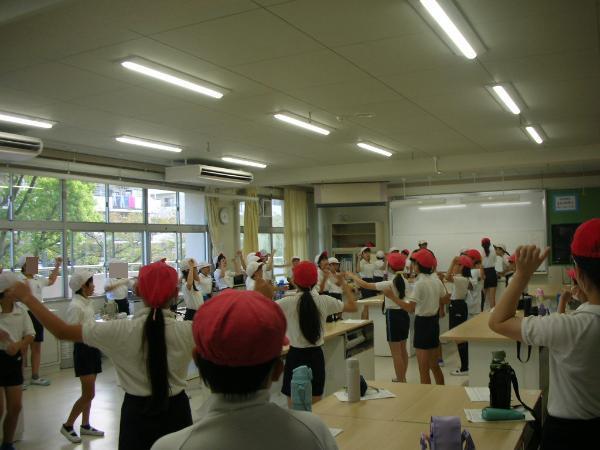 応援練習をする様子