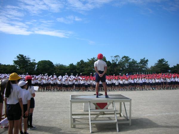 開会式の練習をする様子