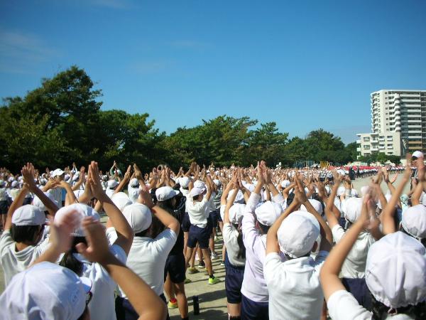 応援練習する様子