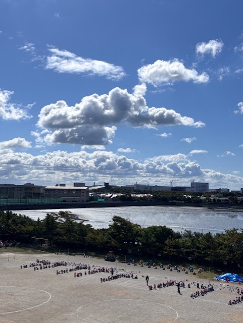 練習を始める2年生の様子