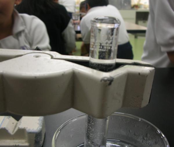 理科実験の様子