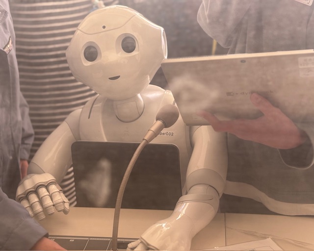 放送室にいるロボット