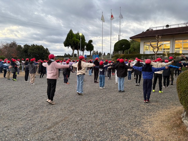 ラジオ体操する様子