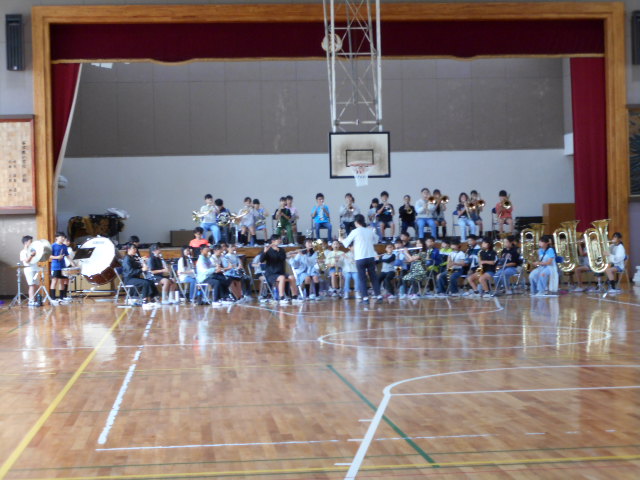 音楽部が練習する様子