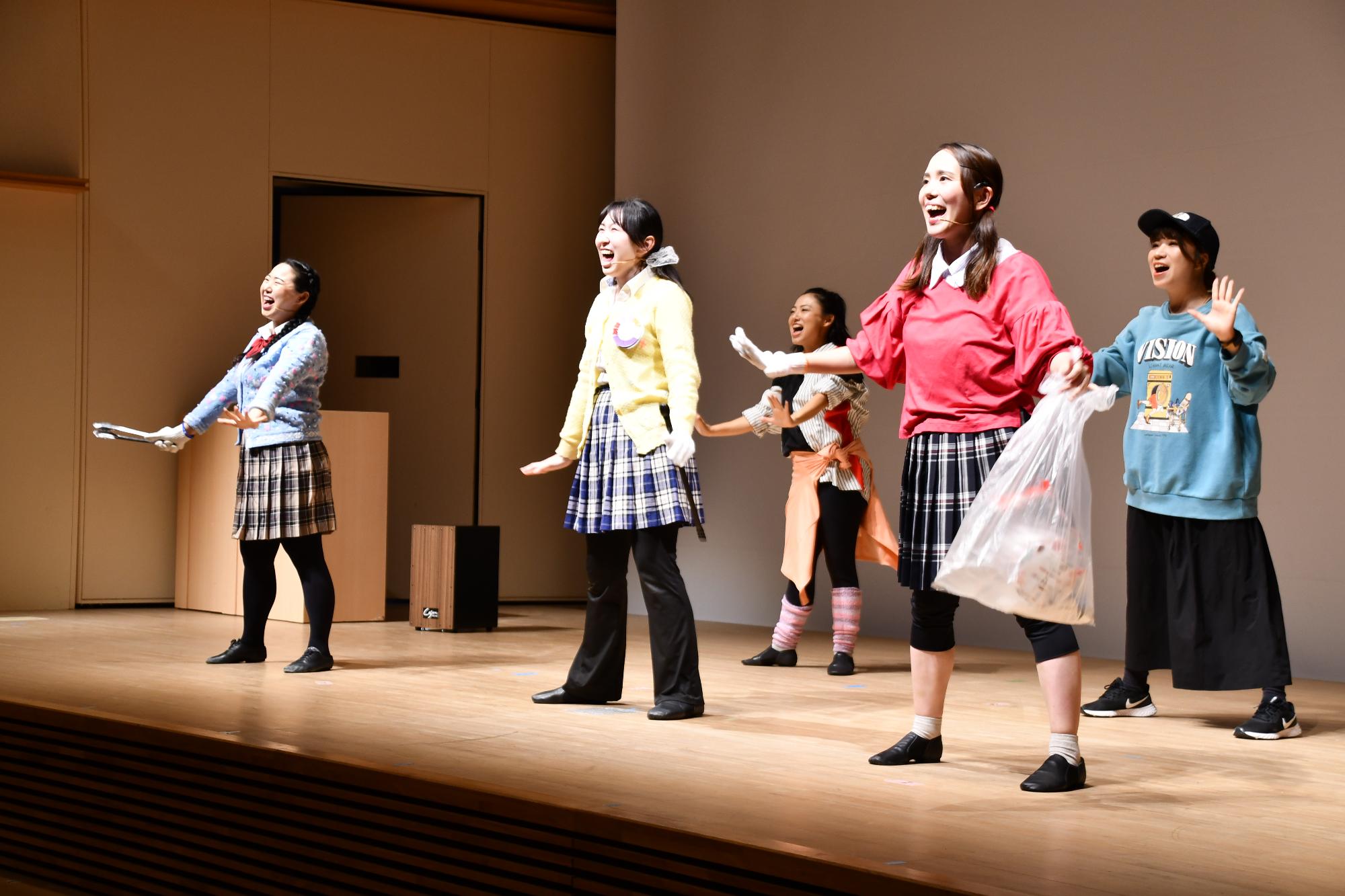 環境問題学習ミュージカルの様子