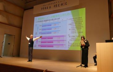 Aグループ発表「ピンピンコロリの秘訣」の様子