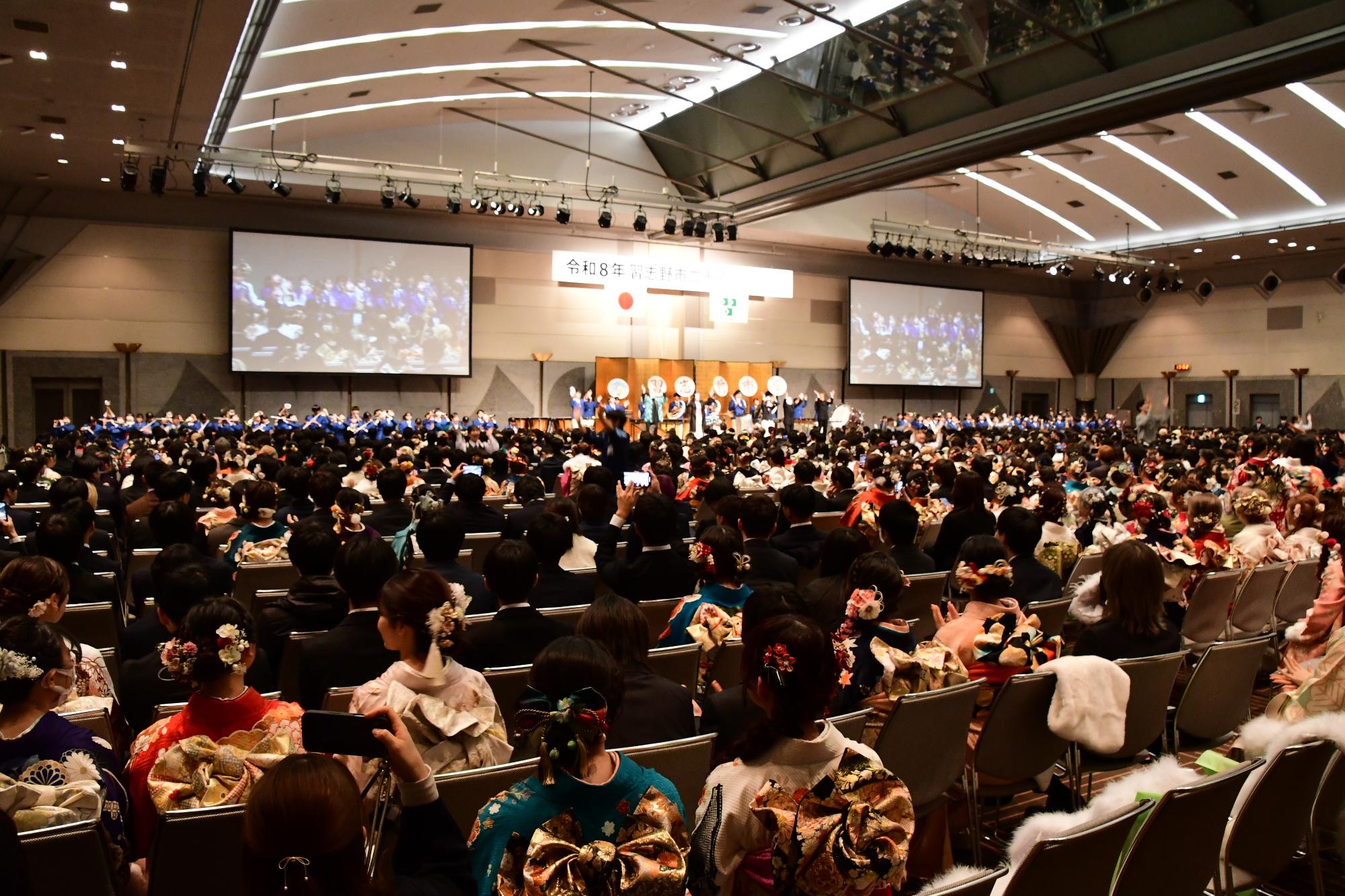 二十歳を祝う集いの様子