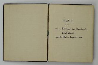 ページが開かれた右側に文字が書かれているエーリッヒ・カウルの日記の写真