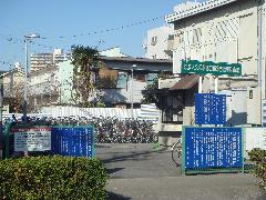 京成大久保駅北口第三自転車等駐車場の風景