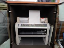 点字印刷機を正面から写した写真