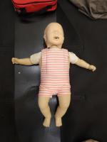 練習用の赤ちゃんの人形の写真