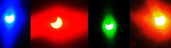 青色、赤色、黄緑色、オレンジ色の光の中に見えるか部分日食（始まった部分日食（左から右へ4枚連結））の写真