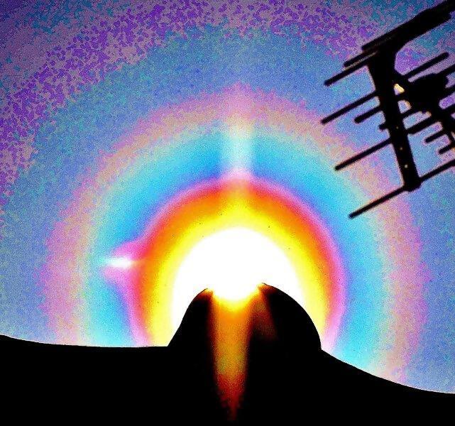 虹色の光の環