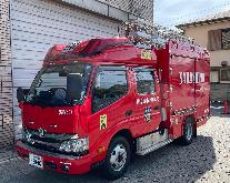 藤崎出張所の赤い消防車を斜め左からみた画像