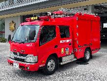 中央消防署の赤い消防車を斜め左からみた画像