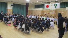 4歳児がお別れの言葉と歌を贈っているところ