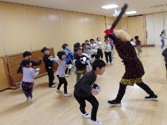 5歳児が鬼退治をしているところ