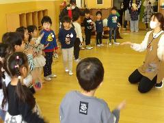 3歳児が合奏を披露しているところ