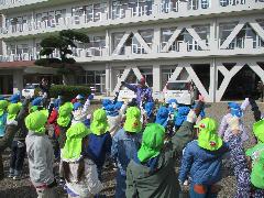 大尽山ハイキングに出発するところ