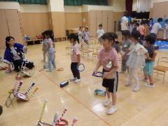 輪投げをしている様子