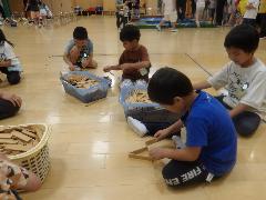 カプラで作品を作っている様子