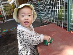 0歳児戸外遊びの様子