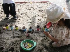2歳児戸外遊びの様子
