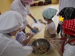 5歳児みそ作りの様子