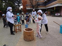 もちつきの様子