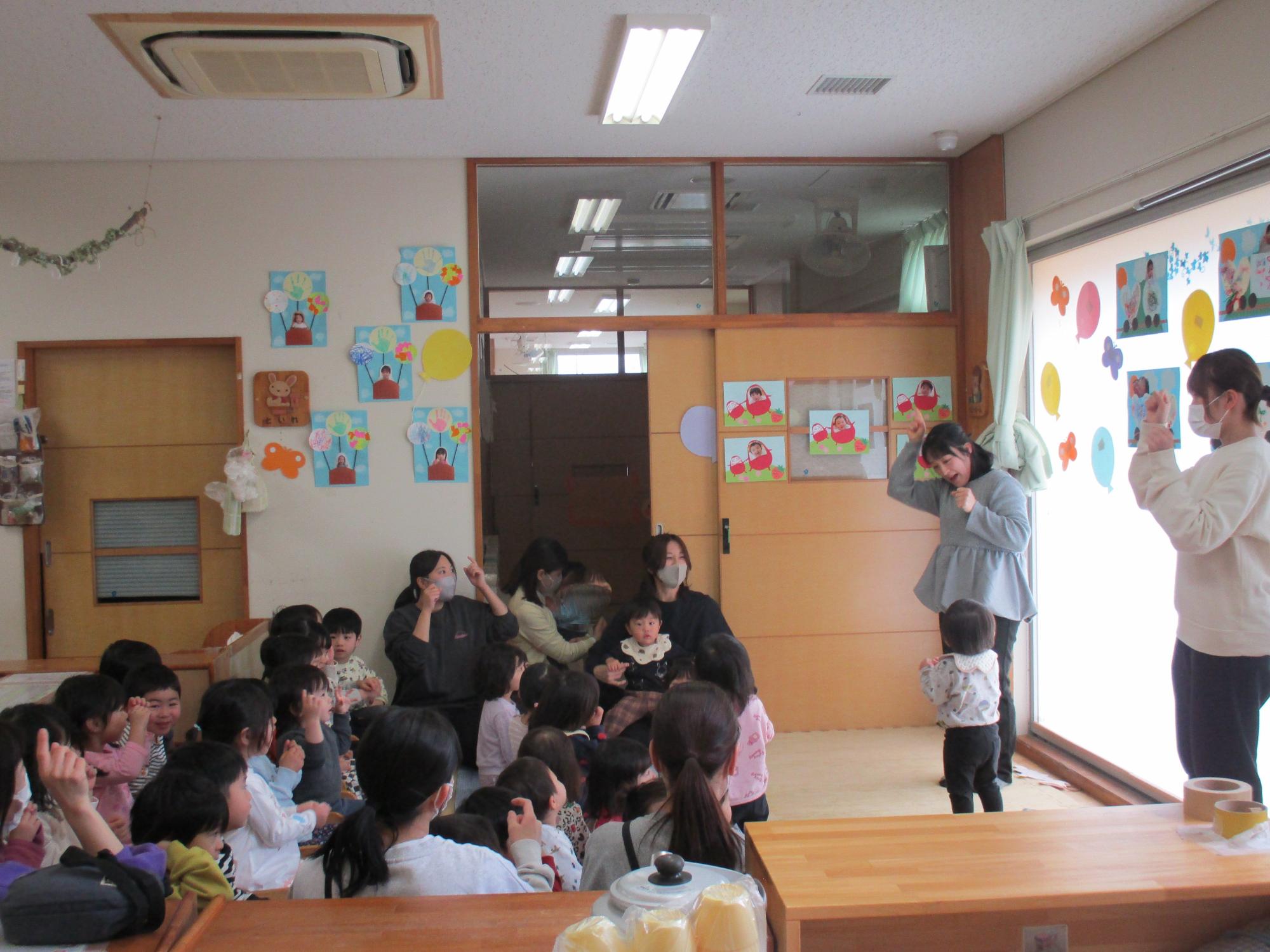 手遊びあたまかたひざぽん