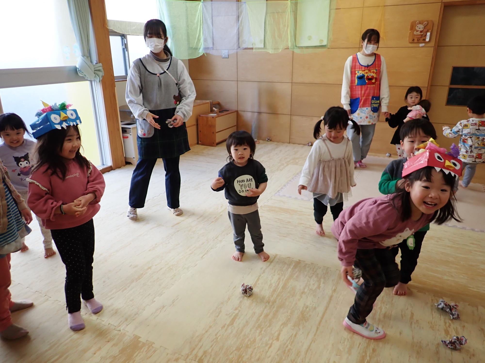 2歳児の部屋に年長の鬼が来た