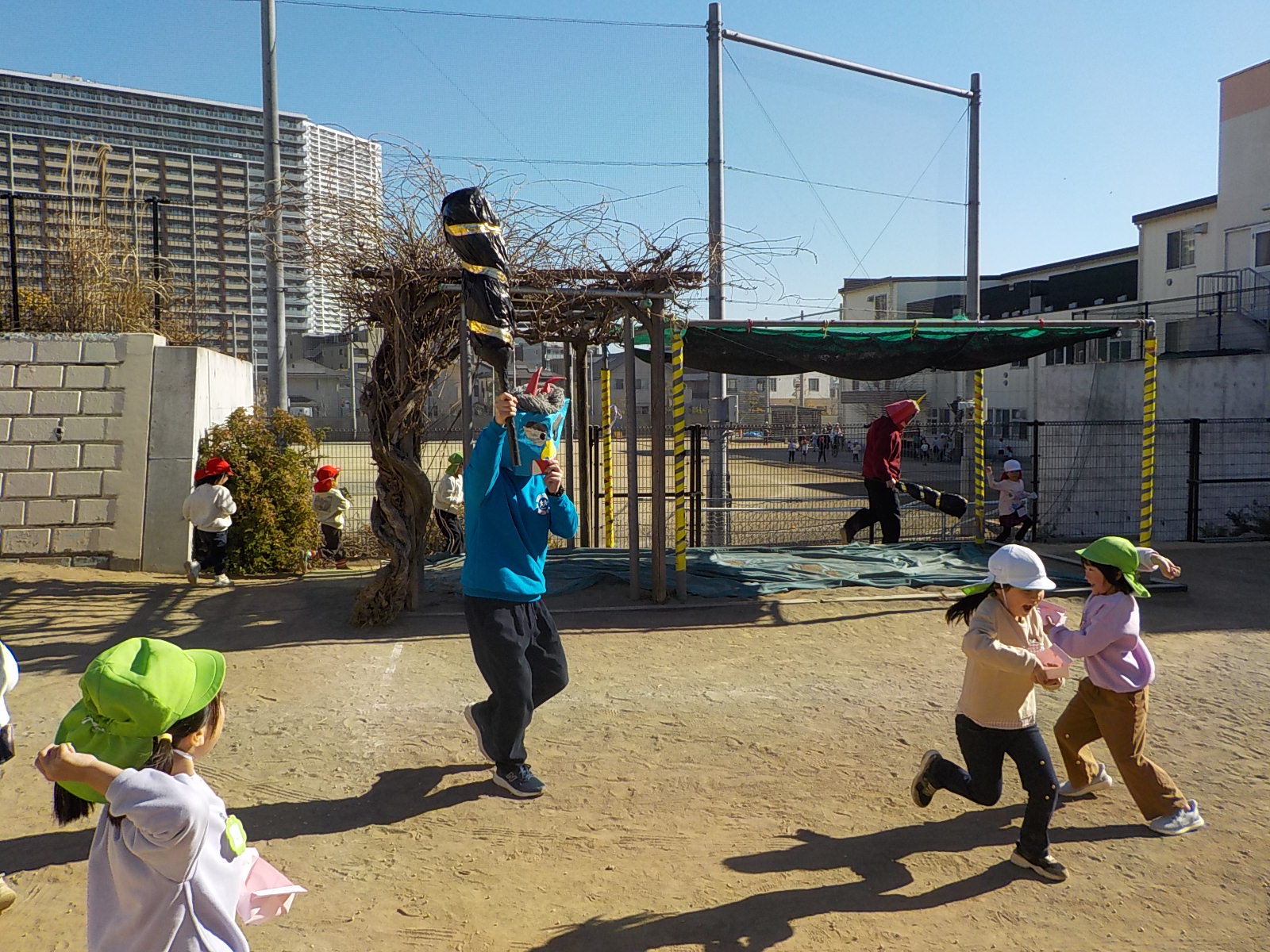 豆まきをしているところ