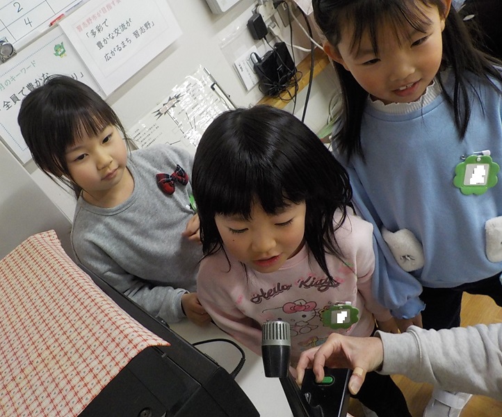 赤、黃、緑の栄養三色食品群のクイズも行いました。